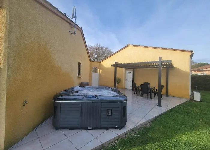 Adorable With Piscine And * Lempaut