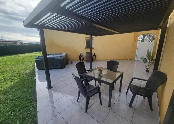 Casa de Férias Adorable With Piscine And Lempaut