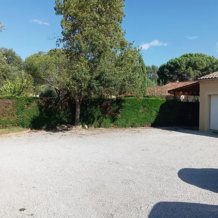 Adorable With Piscine And Lempaut