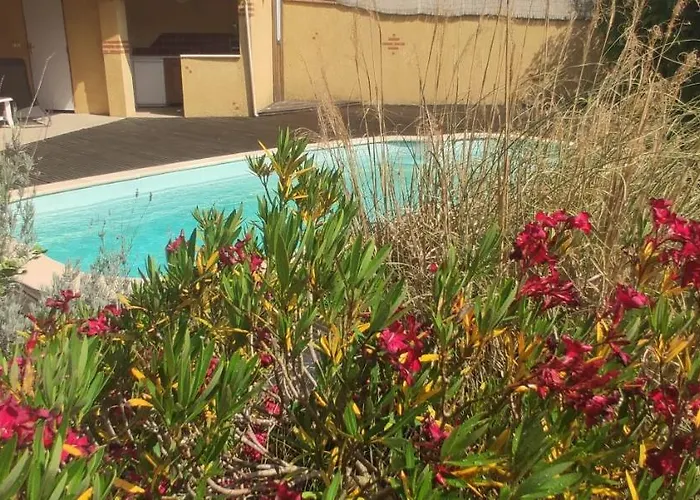 Adorable With Piscine And * Lempaut