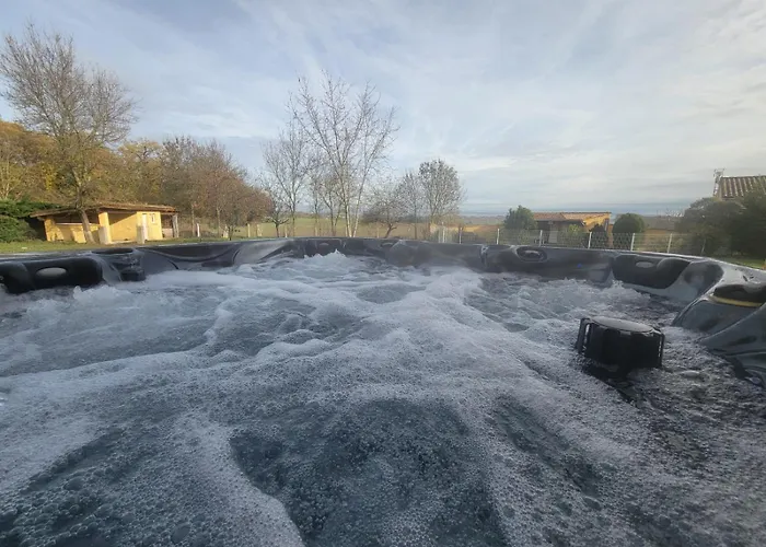 Сasa de vacaciones Adorable With Piscine And *