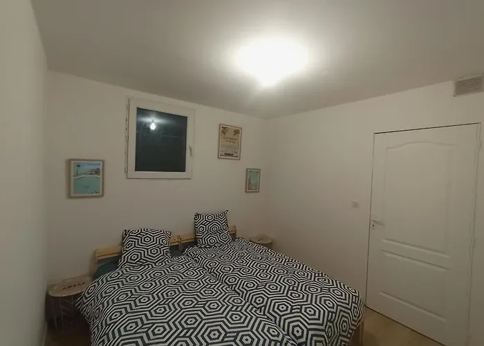 Adorable With Piscine And * Lempaut