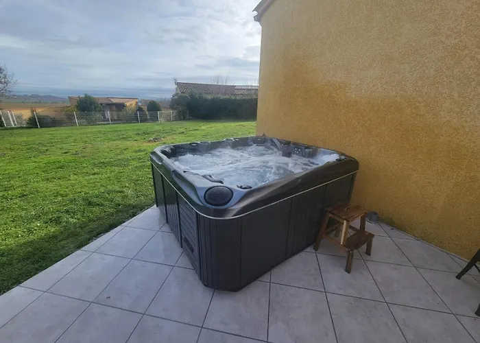 Сasa de vacaciones Adorable With Piscine And *